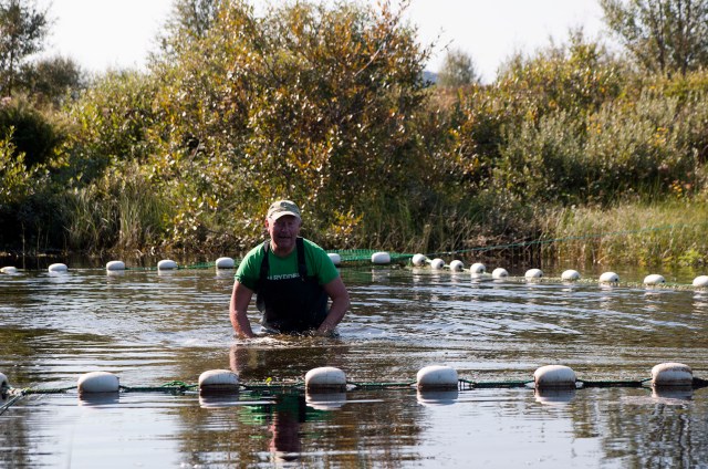 Helge Larsen ved slusen i vadere.